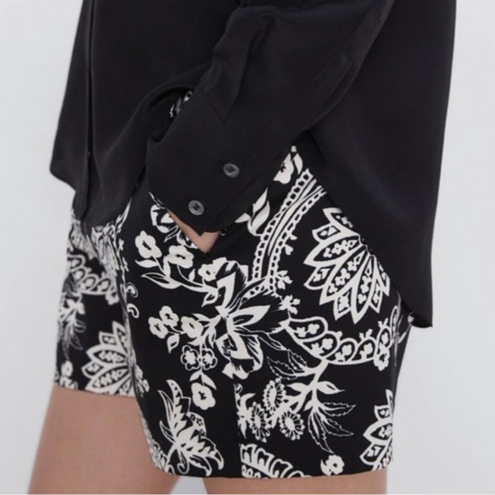Likeβ New! Zara Floral Paisley Print Shorts Black/White Cute Business Casual M - Picture 5 of 16